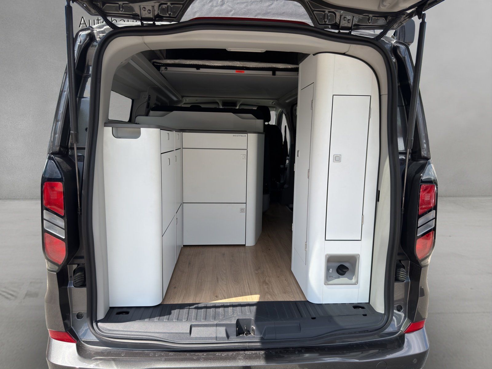 Fahrzeugabbildung Ford Nugget Titanium 320 L2 Markise Großer Schrank