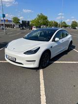 Tesla Model 3 Long Range - achtfach bereift 