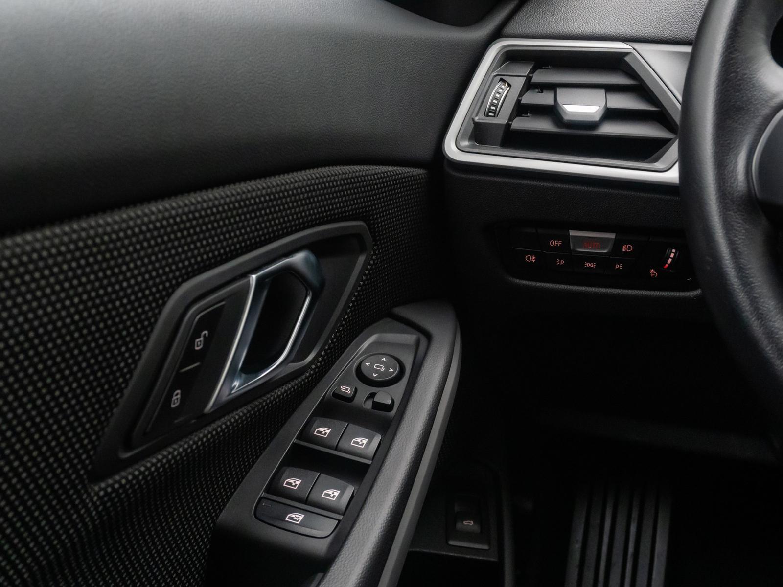 BMW 318 i GeschwindigR DAB PDC Widscreen CockpitPlus, миниатюра 24