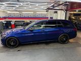 Mercedes-Benz C 300 Autom/360/H&R/20/HeadUp/ Voll/U21/Sitzklim - München Auto gebraucht
