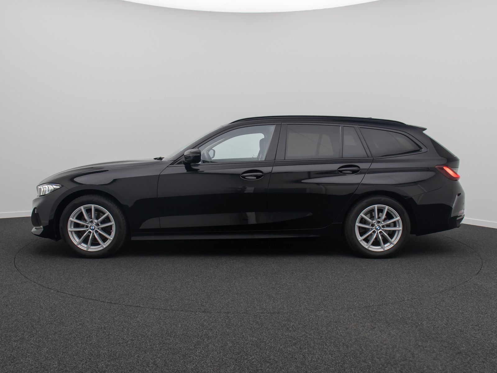 Fahrzeugabbildung BMW 320d CockpitPro PDC GeschwindigReg DAB Sitzhzng