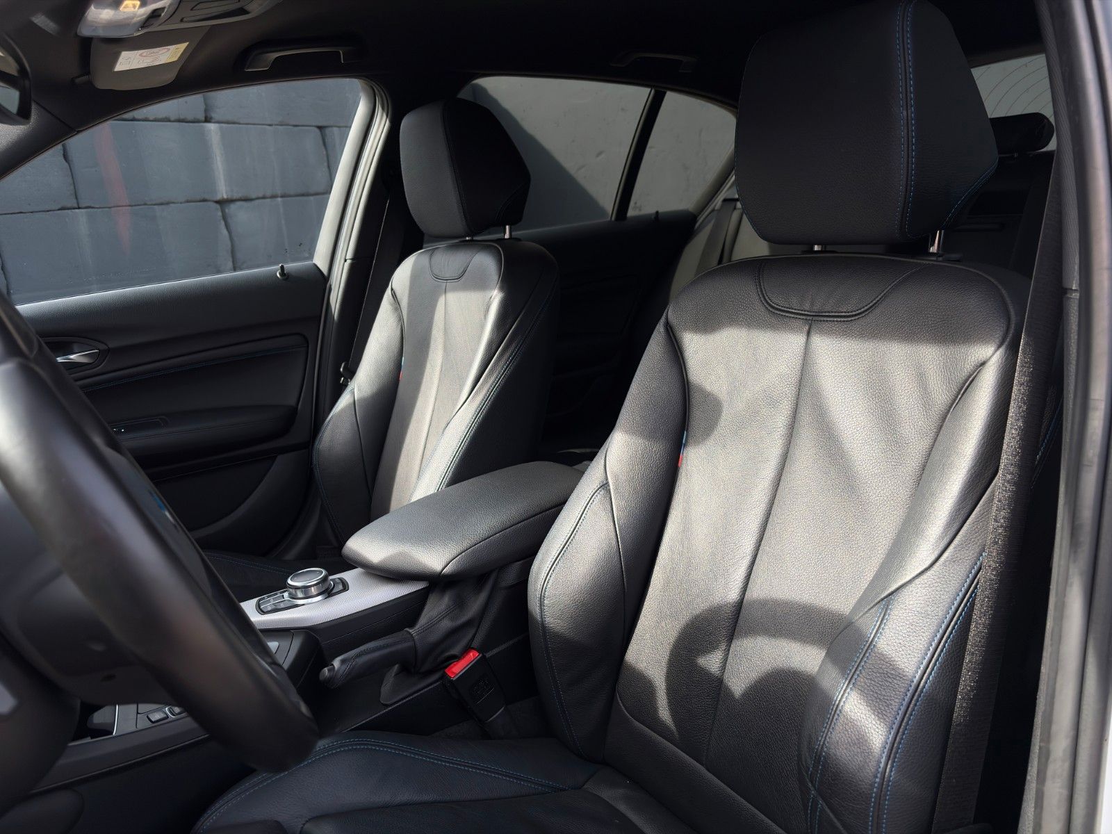 Fahrzeugabbildung BMW 120i M Sport Shadow Aut. SHZ PDC LED Navi TEMP