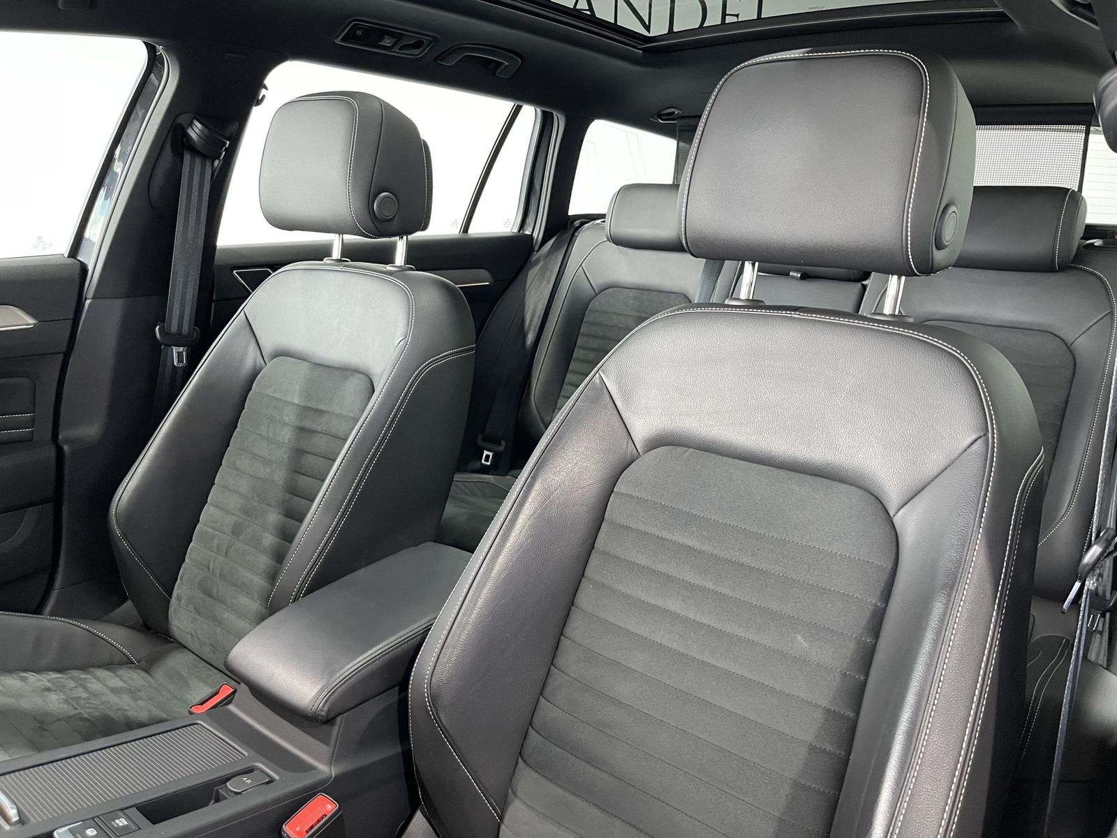Fahrzeugabbildung Volkswagen Passat Variant Elegance 2.0 TDI*LED-Matrix*AHK*P