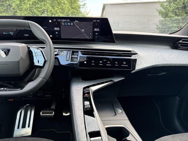 Peugeot 3008 -E GT 210 Massagefunktion Panorama-Schiebed