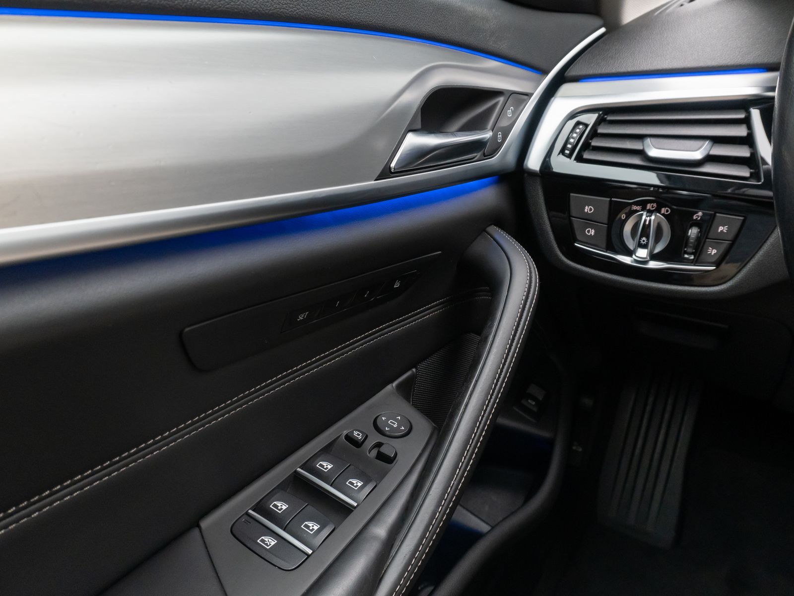 Fahrzeugabbildung BMW 540i xD Luxury Line HUD DAB Massage Panorama AHK