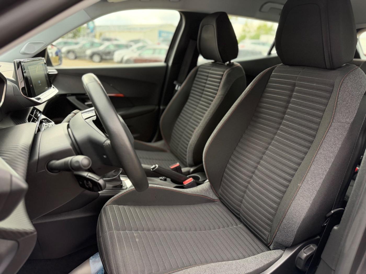 Peugeot 2008 Active Matrix AHK PDC SHZ SpurH