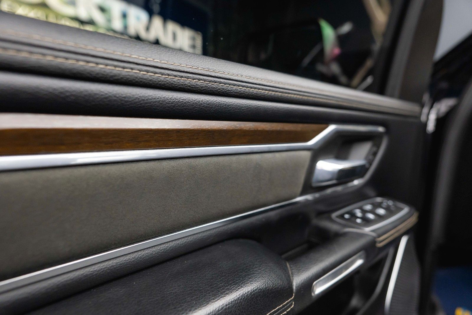 Fahrzeugabbildung Dodge RAM 5.7 V8 HEMI 4x4 LARAMIE Offroad Night LED