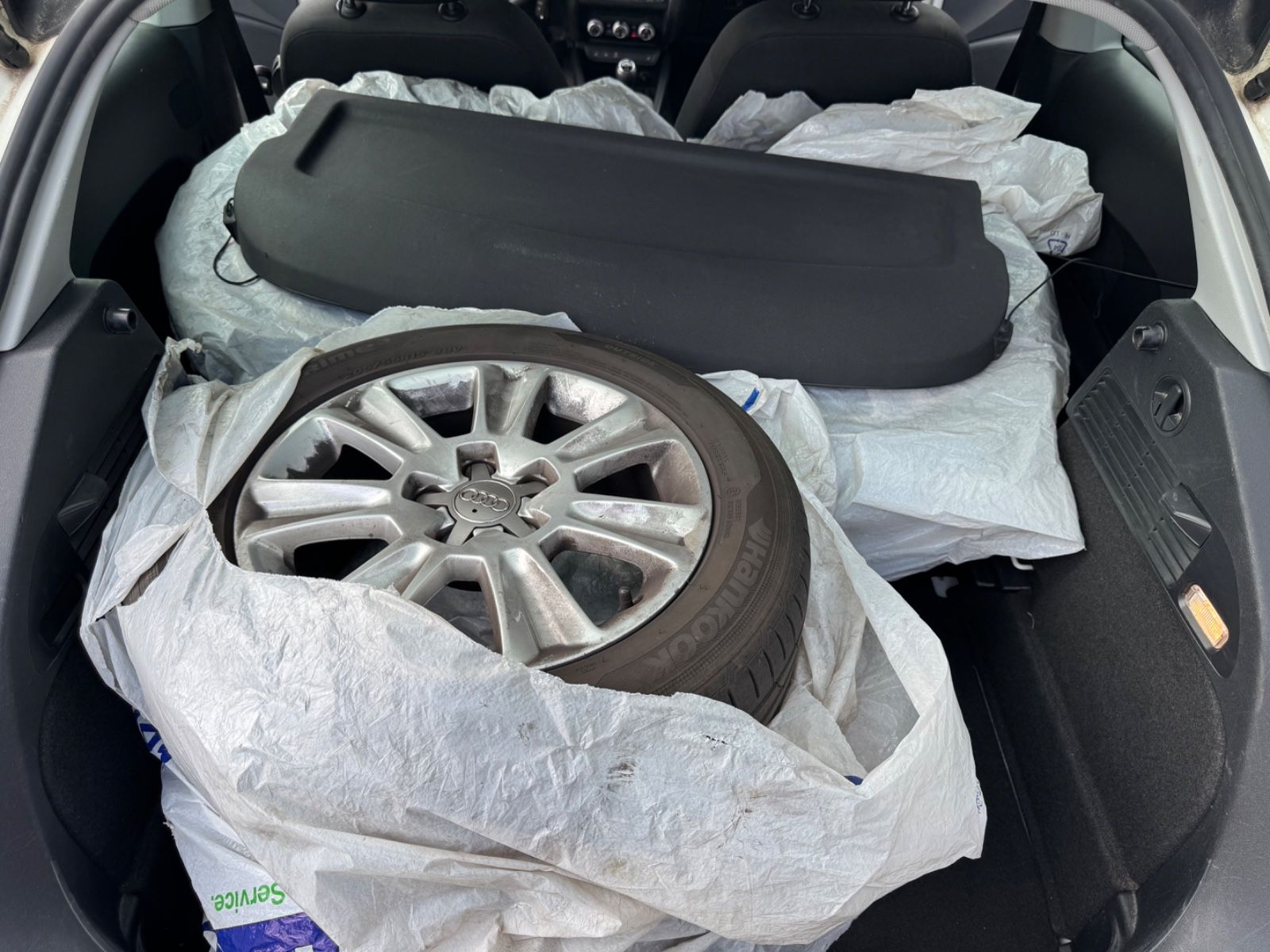 Fahrzeugabbildung Audi A1 attraction*SZH*Klima*PDC*8Fach*Garantie