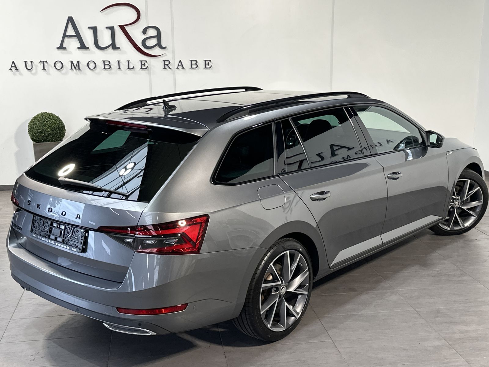 Fahrzeugabbildung SKODA Superb Combi 2.0 TDI DSG Sportline NAV+LED+PANO