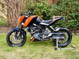 KTM Duke 125 - KTM 125