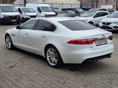 Fahrzeugabbildung XF AWD Automatik