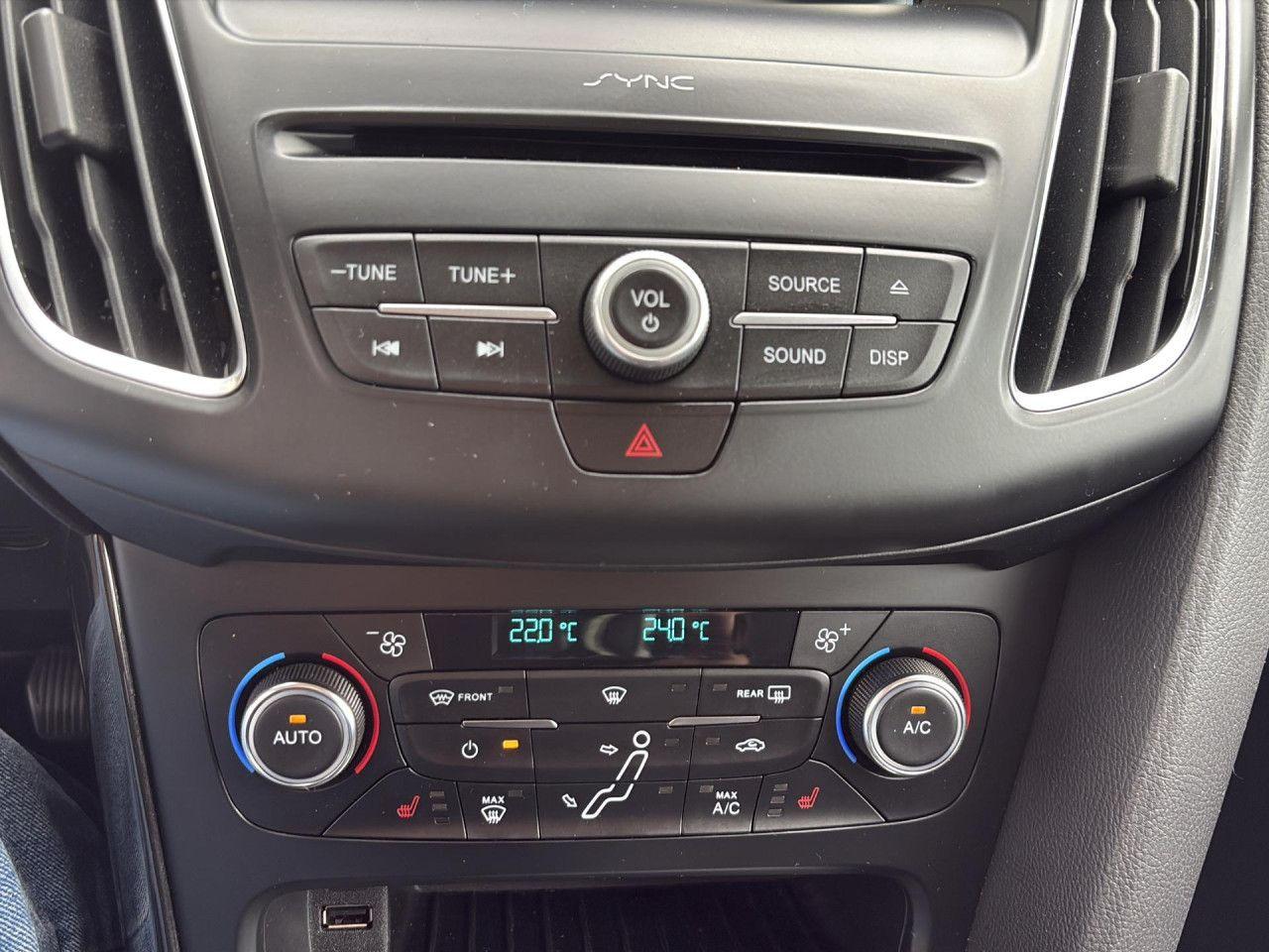 Ford Focus Titanium 1.5 EcoBoost Kamera PDC h. Navi