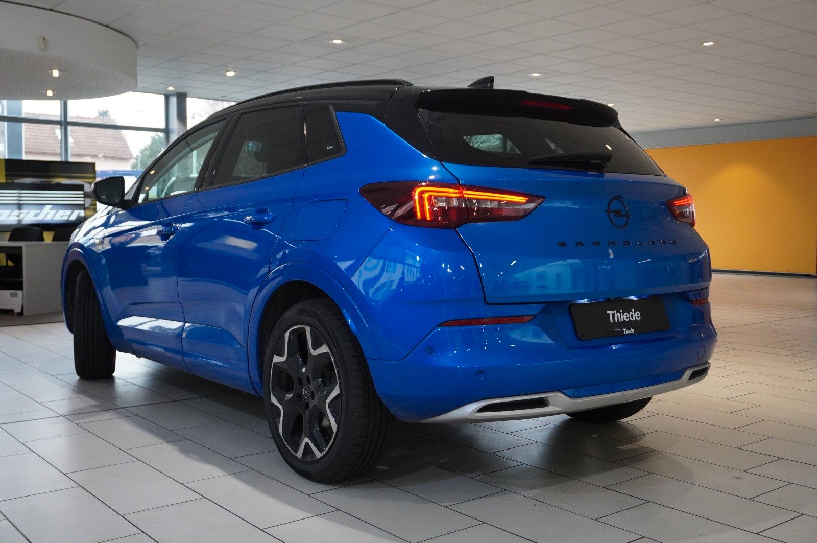 Fahrzeugabbildung Opel Grandland (X) 1.6 HYBRID 4X4 ULTIM. NAVI/360°/SH