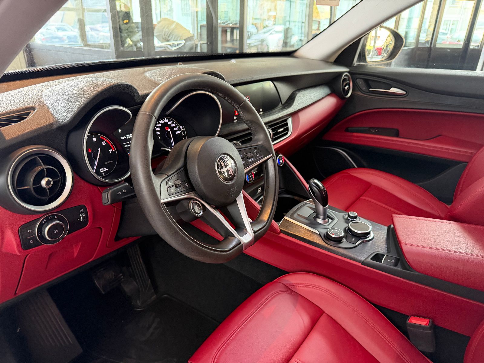 Fahrzeugabbildung Alfa Romeo Stelvio Super Q4/BI-XENON/PDC/AUTOMATIK/SPURHALT