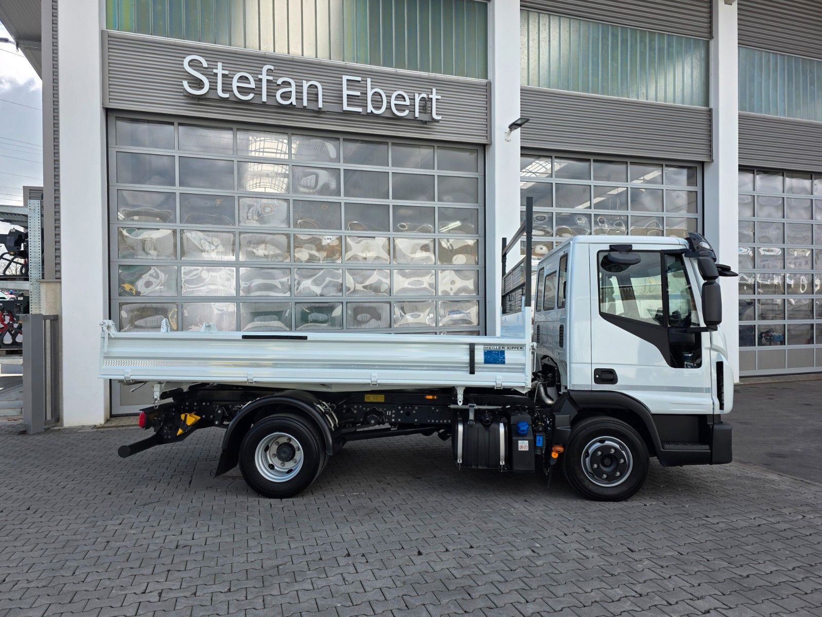 Fahrzeugabbildung Iveco Eurocargo ML80E22 Meiller 2x AHK 6 Zylinder