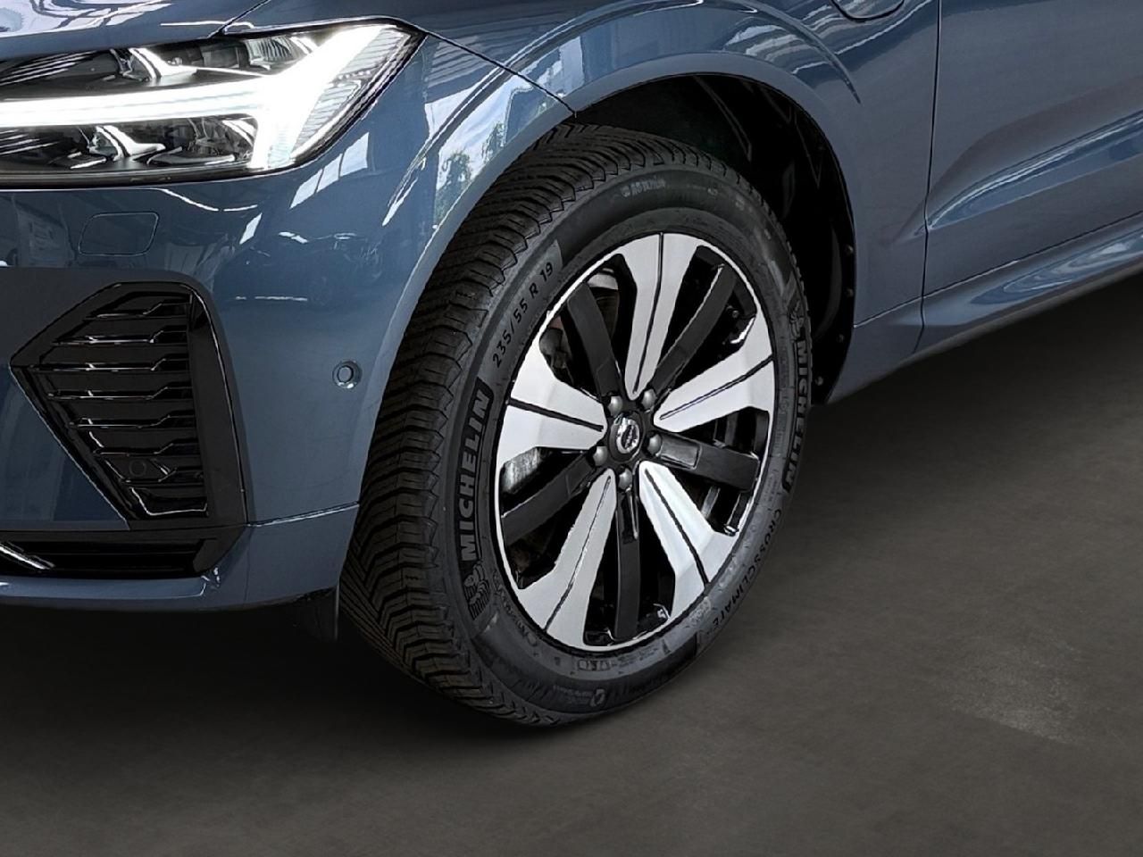 Fahrzeugabbildung Volvo XC60 Plus Dark Recharge Plug-In Hybrid AWD