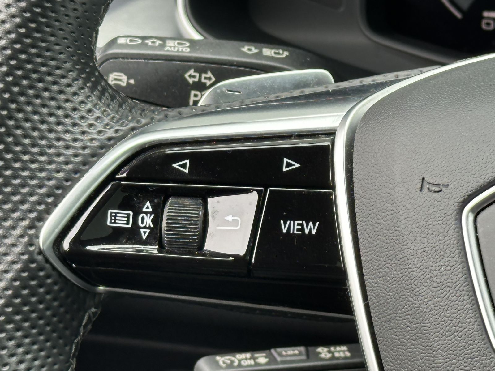 Fahrzeugabbildung Audi A6 Avant 50 TFSI e Qu S-Line+NAV+LED+AHK+PANO+VC