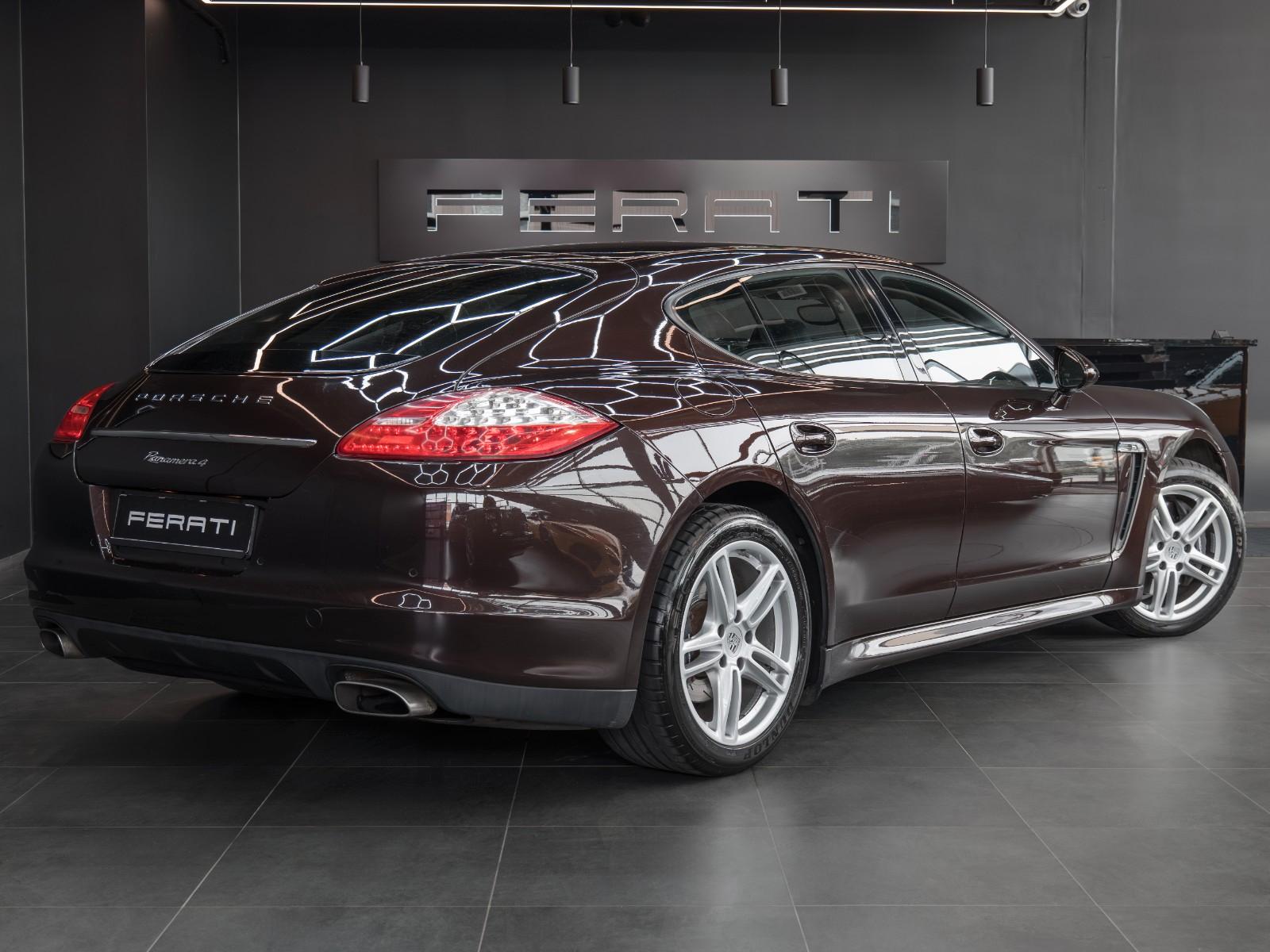 Porsche Panamera 4 1.HAND