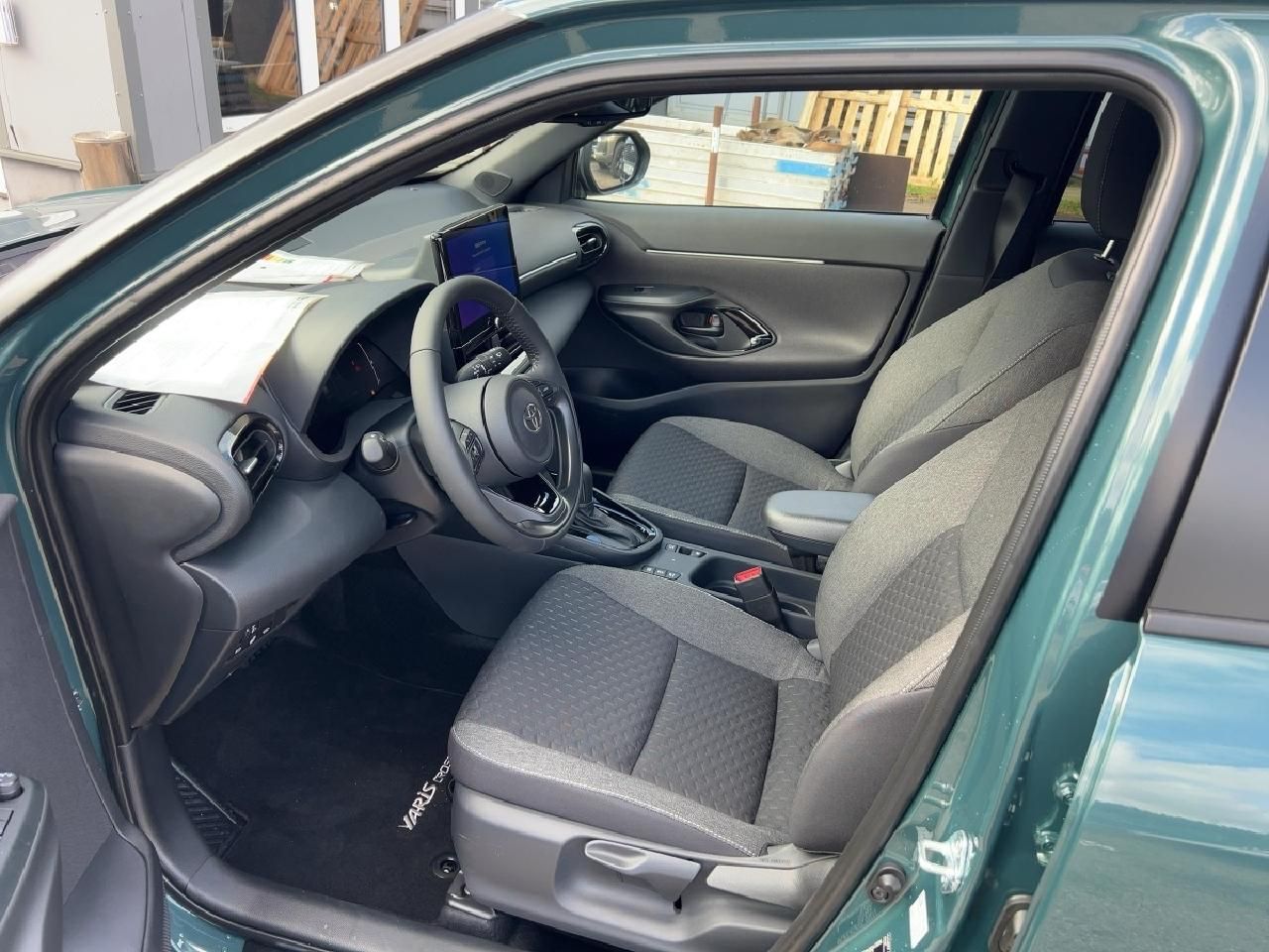 Fahrzeugabbildung Toyota Yaris Cross 1,5 Hybrid Teamplayer *Safety+Winter