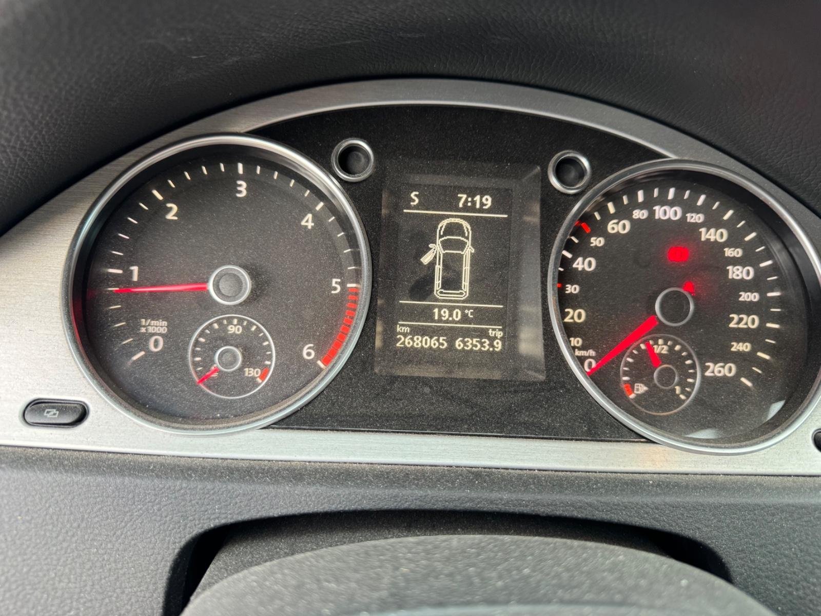Volkswagen Passat 2010 — photo 14