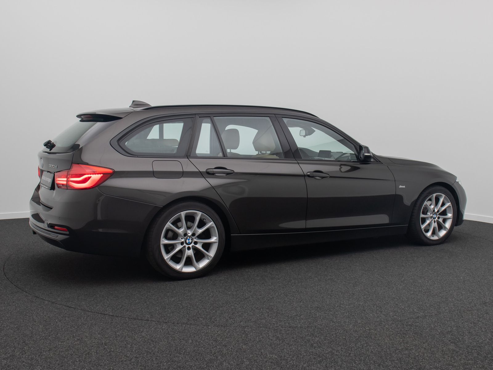Fahrzeugabbildung BMW 320d SportLine Kamera HiFi NaviPro Alarm Komfort