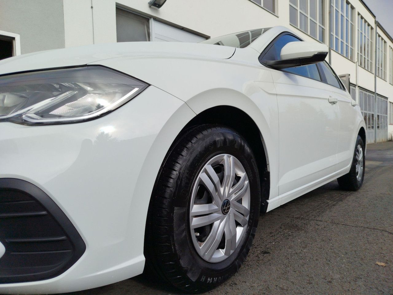 Fahrzeugabbildung Volkswagen Polo Basis-Modell 1.0 59 kW 5-Gang