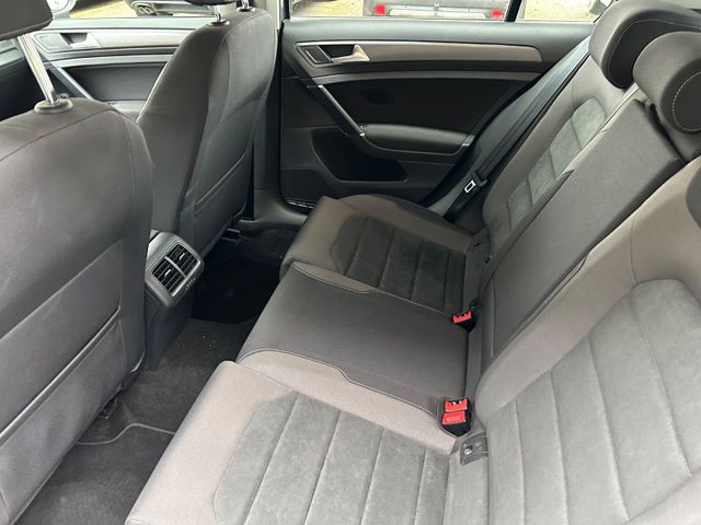 Fahrzeugabbildung Volkswagen Golf VII 1.5 Automatik+Navi+SHZ+Massagesitz+PDC+