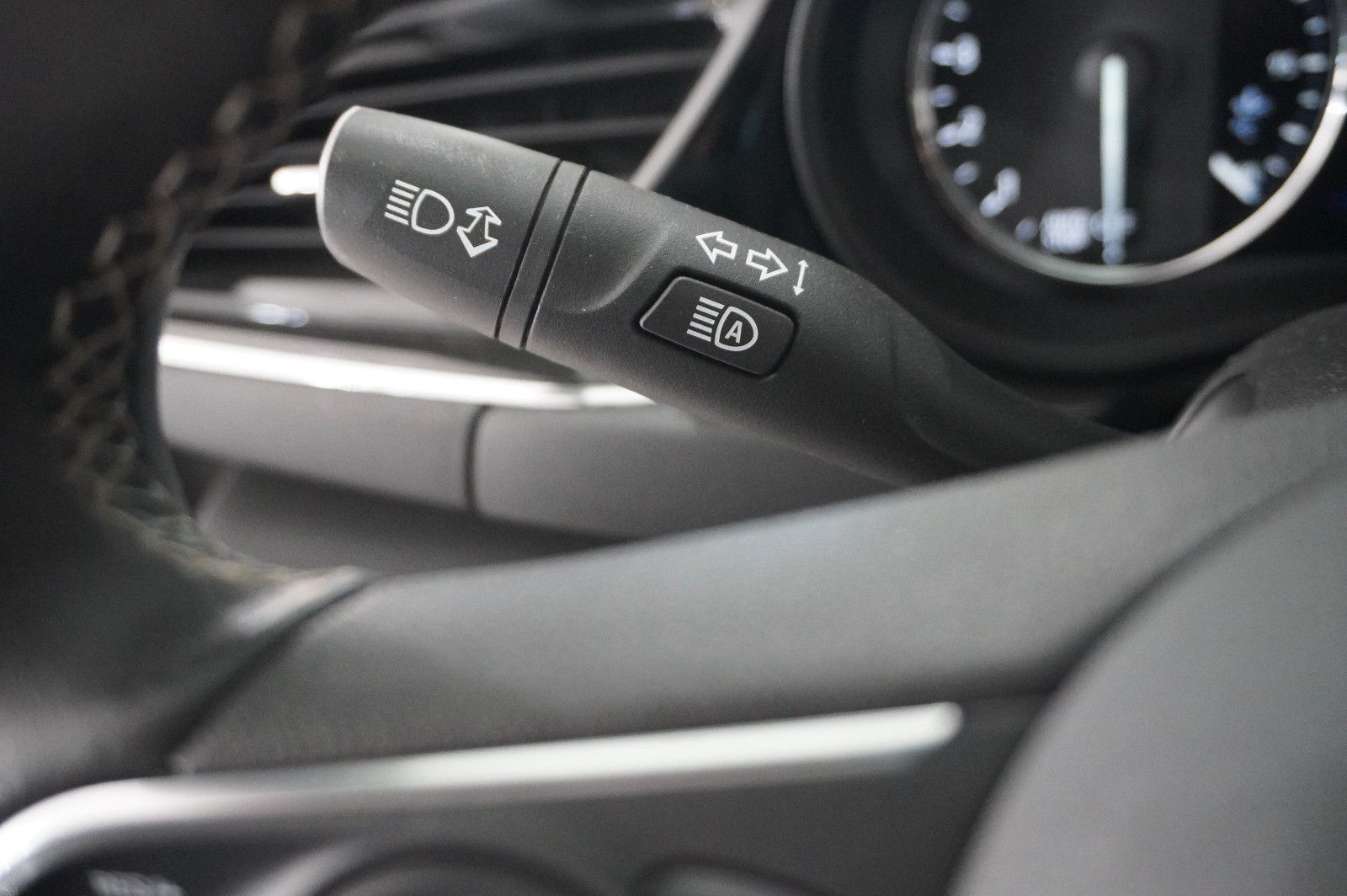 Fahrzeugabbildung Opel Insignia B ST 1.5D ELEGANCE NAVI/LED/KAMERA/DAB+