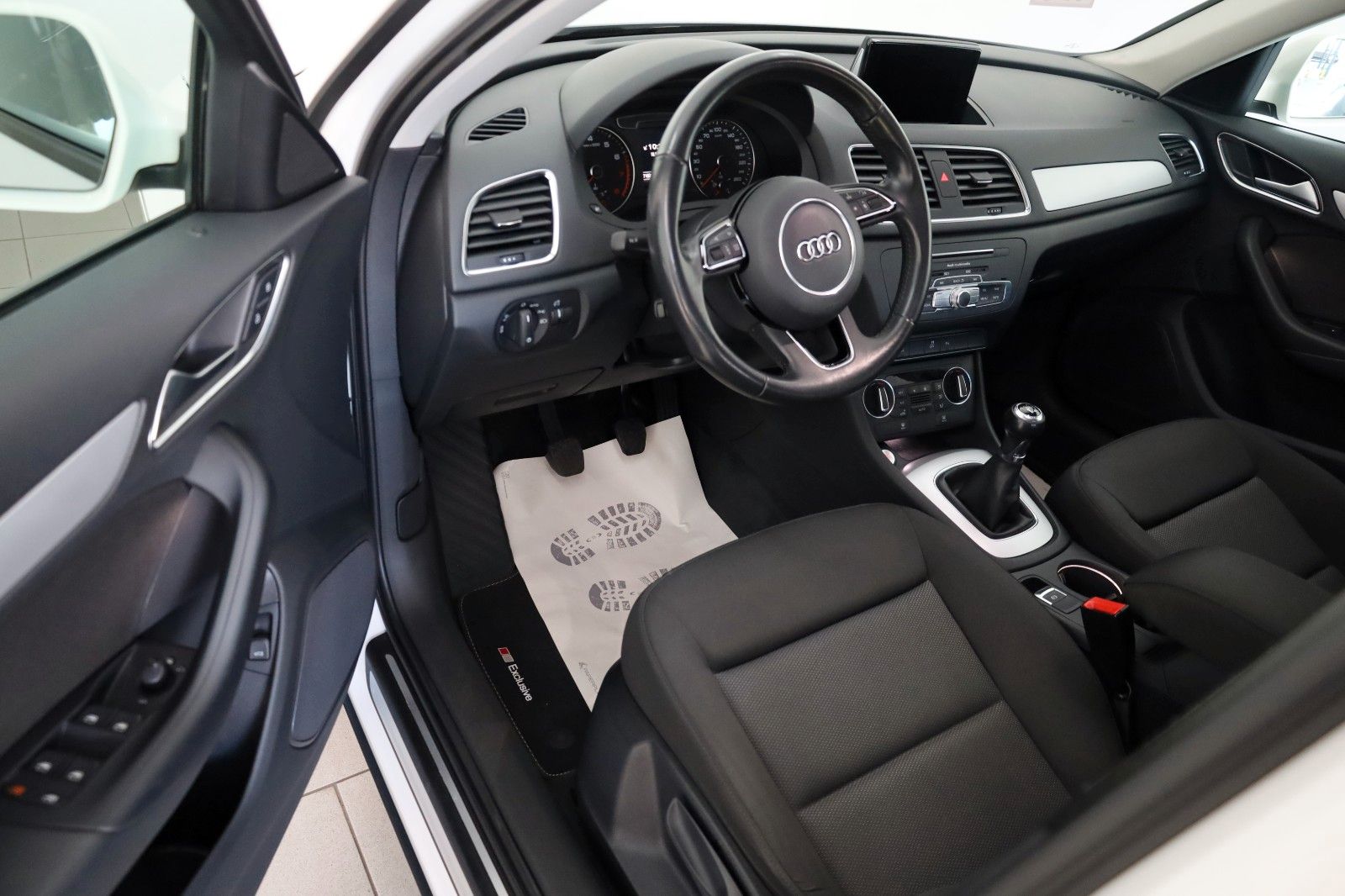 Fahrzeugabbildung Audi Q3 1.4 TFSI Paket S Line Navi,Xenon,SH,AHK,SR+WR