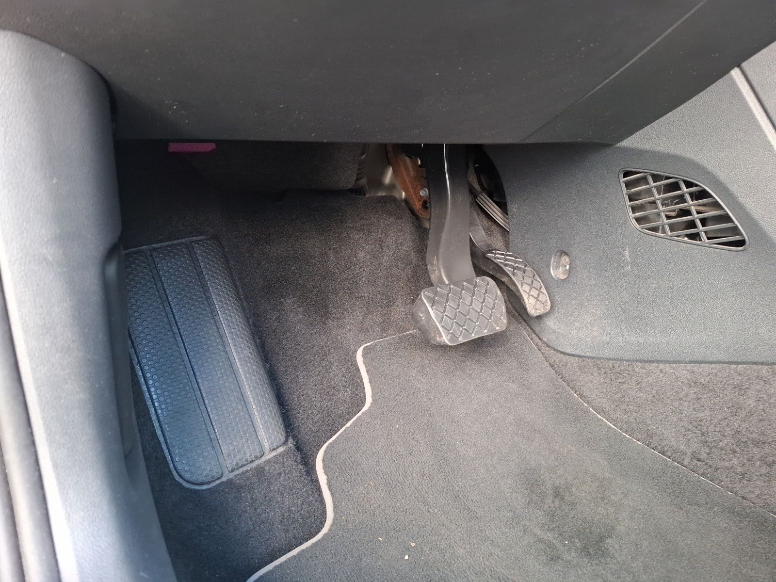 Fahrzeugabbildung Volkswagen e-up! Max Climatronic GRA RFK DAB SH LM