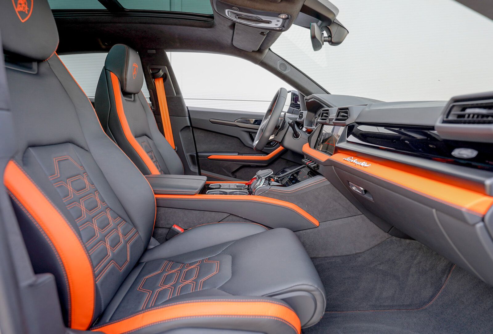Lamborghini Urus SE Grigio Nimbus  Akrapovic  Pano.  Massage foto 6