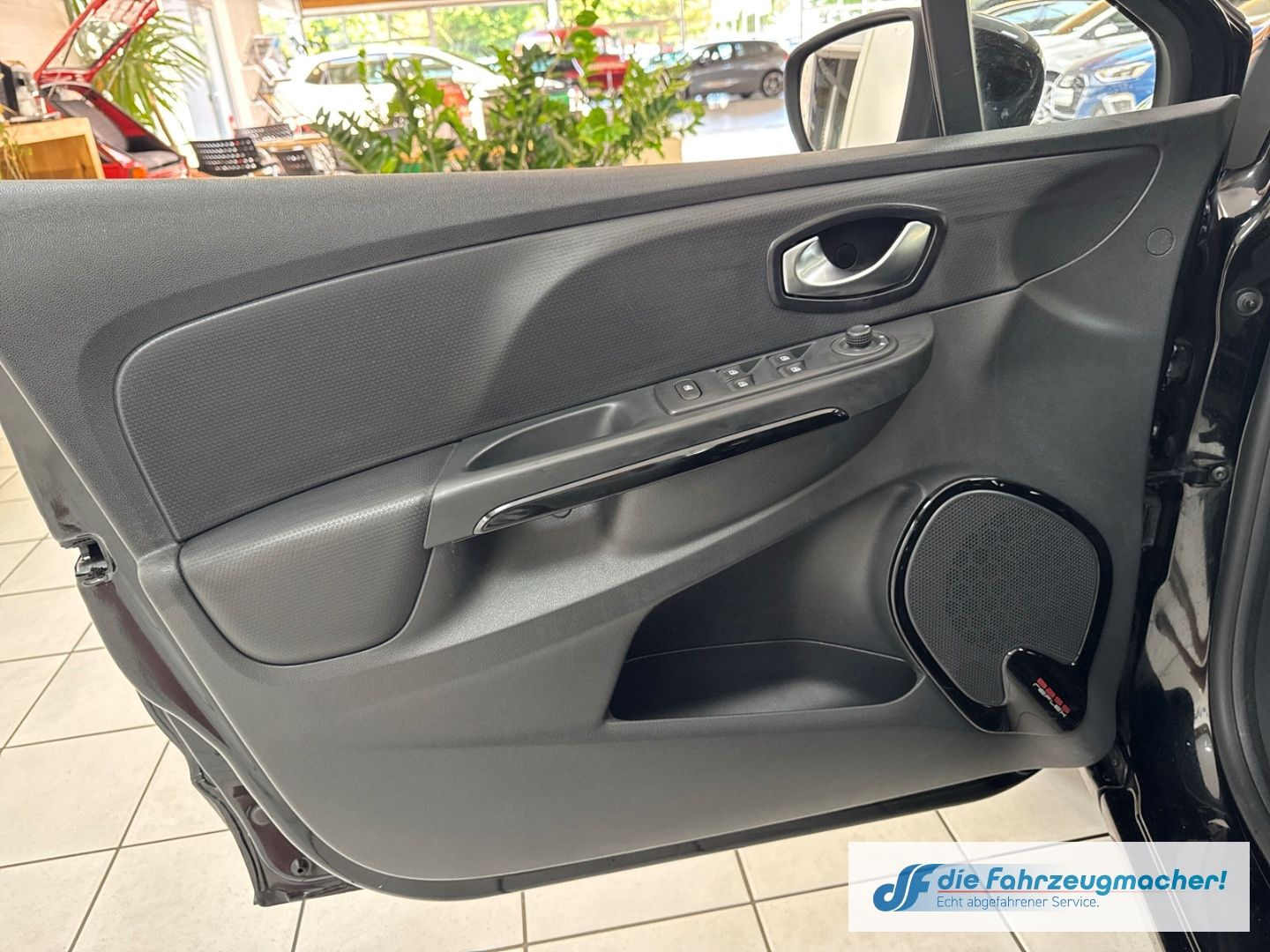 Fahrzeugabbildung Renault Clio IV Grandtour Intens 0.9 TCe 90 eco Fahrerpr