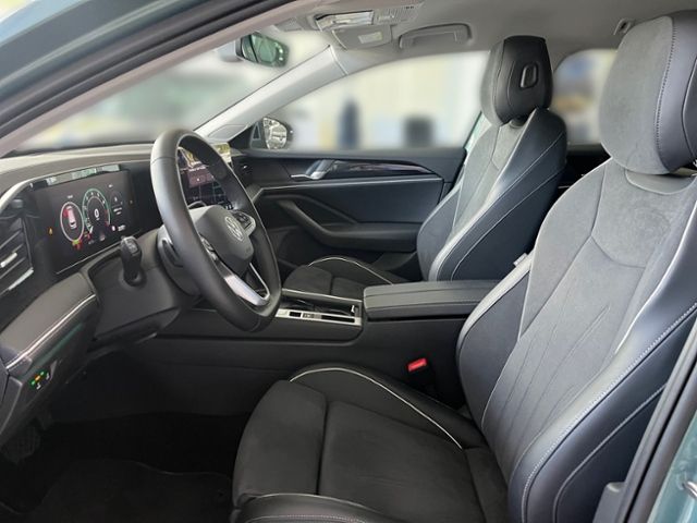 Fahrzeugabbildung Volkswagen Passat Variant 1.5 eTSI DSG BUSINESS NAV AHK KAM