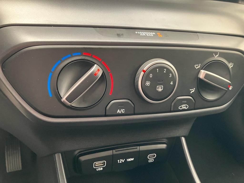 Fahrzeugabbildung Hyundai i20 1.2 5-MT Select Navi SpurH KAM PDC