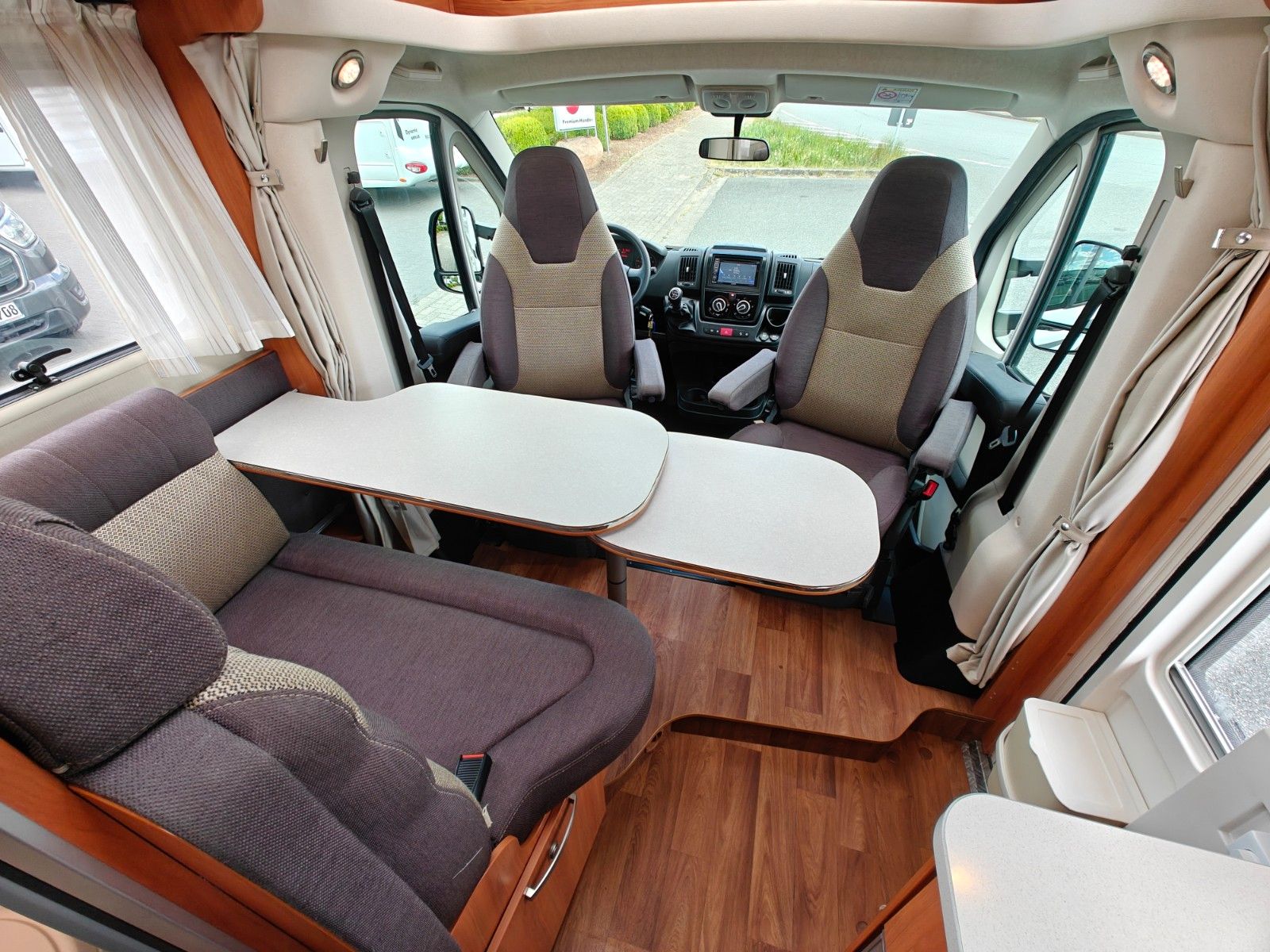 Fahrzeugabbildung HYMER / ERIBA / HYMERCAR Van 374 - Autom. SAT, TV, 2x Solar, DuoControl -