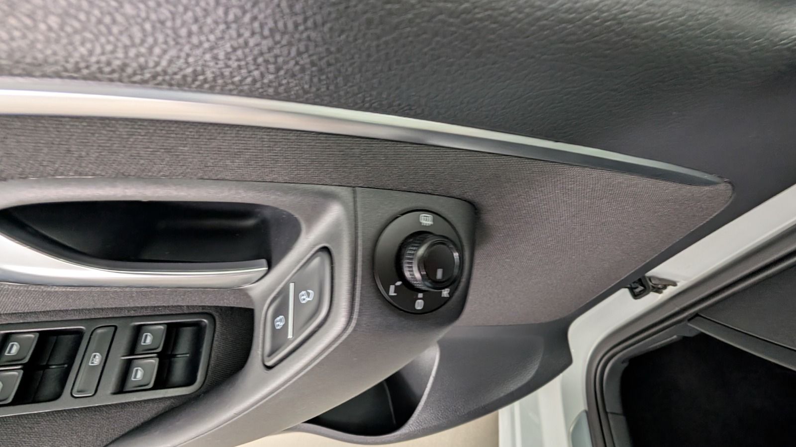 Fahrzeugabbildung Volkswagen Polo V 1.0 TSI * SHZ * LED * PDC Allstar