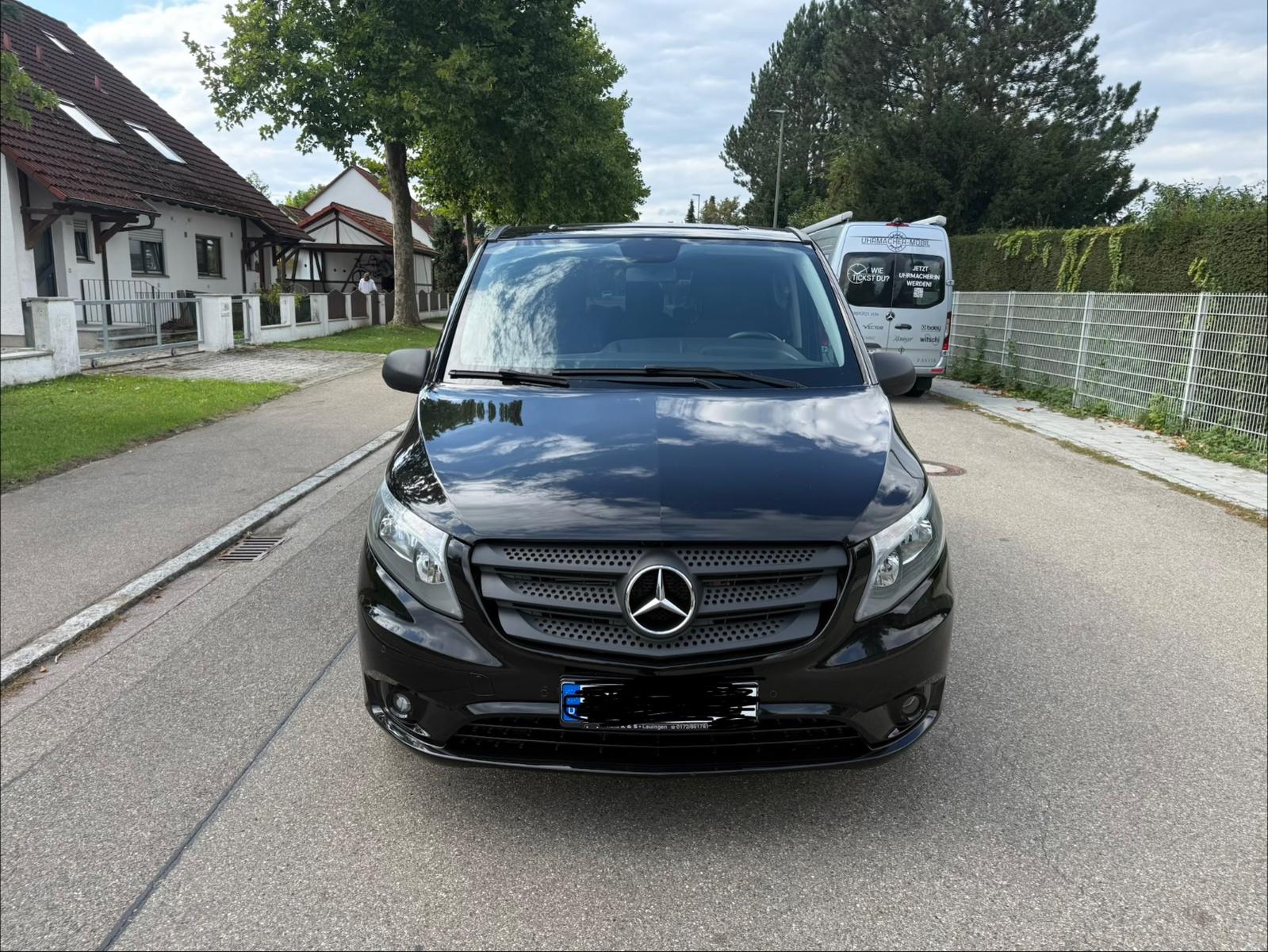 Mercedes-Benz Vito Tourer 4MATIC Lang,8-Sitze,Navi,Aut.,SHZ,AH