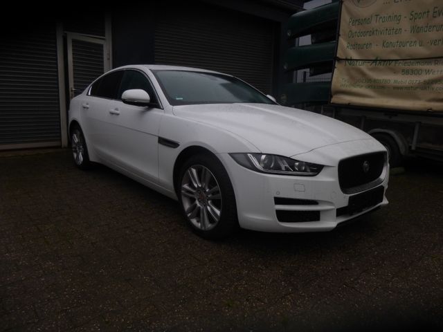 Jaguar XE 20d  AWD Prestige Automatik,Leder,Navi,Xenon