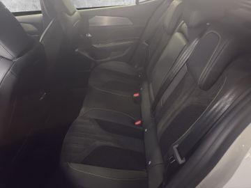 Peugeot 408 GT Plug-In Hybrid 225 360+AHK+PANO+Navi+SHZ