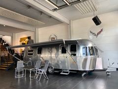 Airstream 684 International 1 Hand