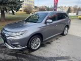 Mitsubishi Outlander 2.4 MIVEC PLUG-IN HYBRID 4WD Top Top - Mitsubishi Outlander Hybrid (/Elektro) Plug in mit Benzin-Antrieb