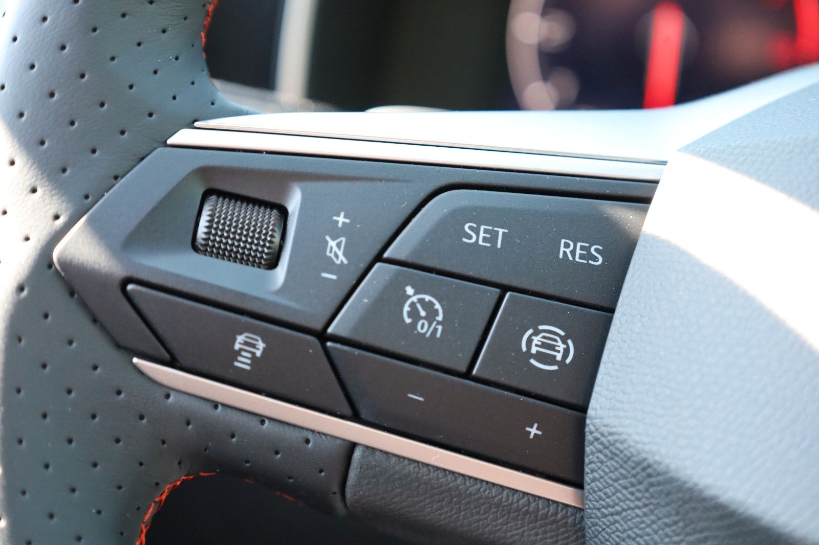 Fahrzeugabbildung SEAT Leon Sportstourer 1,5 eTSI  FR DSG