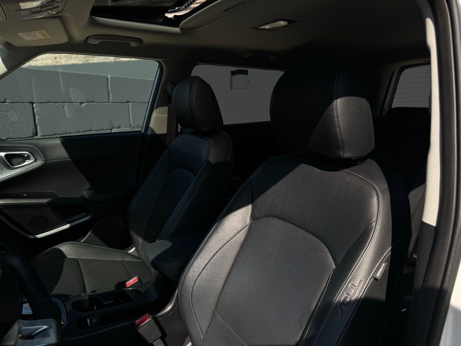 Fahrzeugabbildung Kia E-Soul 64kWh Spirit Schiebedach CarPl. H&K ACC