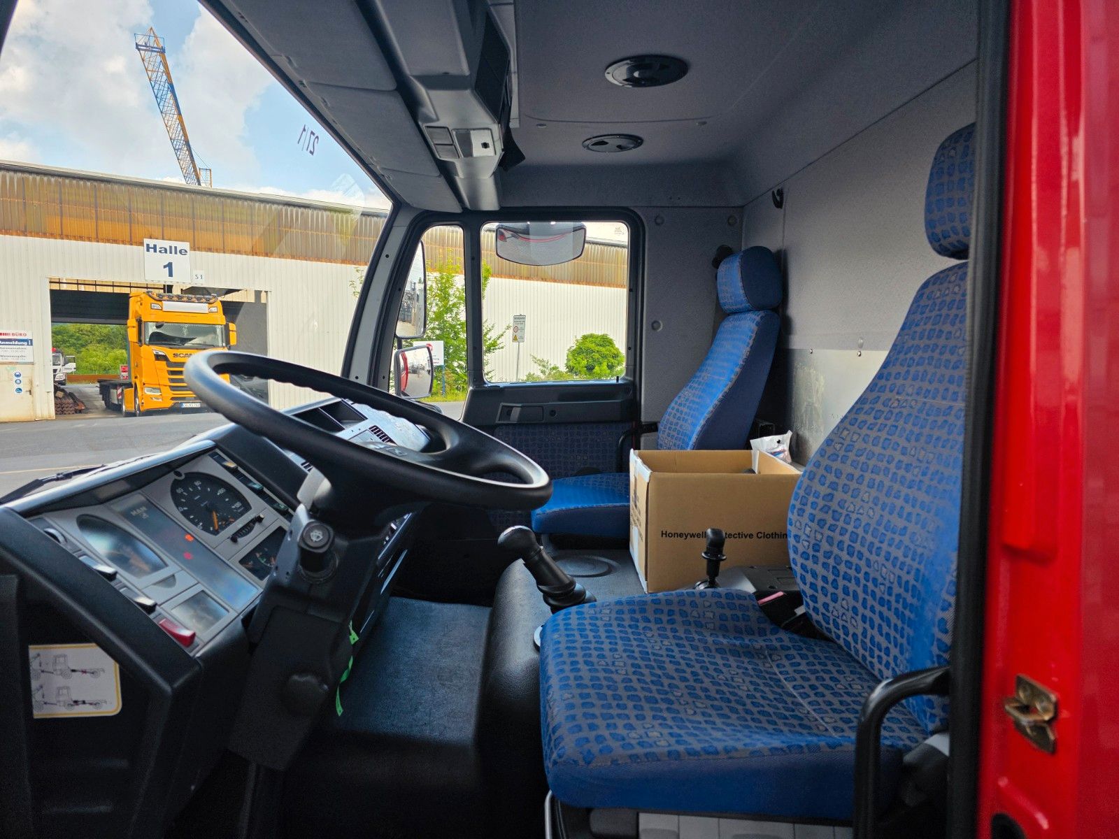Fahrzeugabbildung MAN LE 8.150 Schaum-Löschfahrzeug 2.500L SLF 25/25