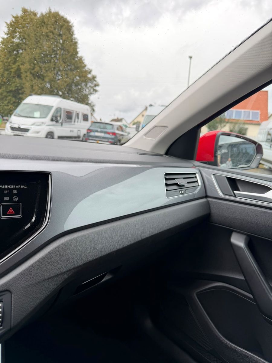 Fahrzeugabbildung Volkswagen Polo VI Highline Automatik Sitzhzg Abstand uvm.