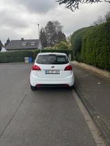 Kia Venga 1.6 CVVT FIFA WORLD CUP EDITION FIFA W... - Kia Venga mit Benzin-Antrieb: Kleinbus