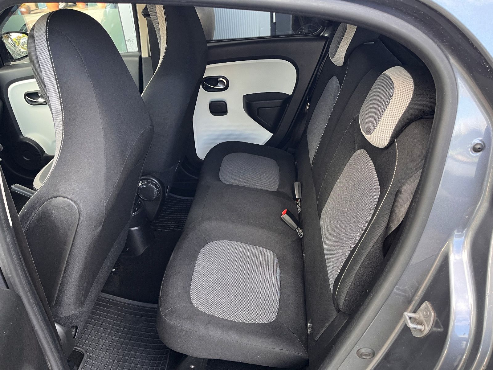 Fahrzeugabbildung Renault Twingo Limited Faltdach