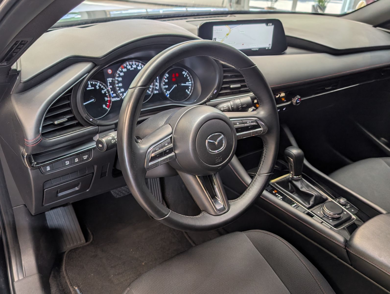 Fahrzeugabbildung Mazda 3 2.0 Skyactive-G Homura HUD Navi LED Kamera ACC