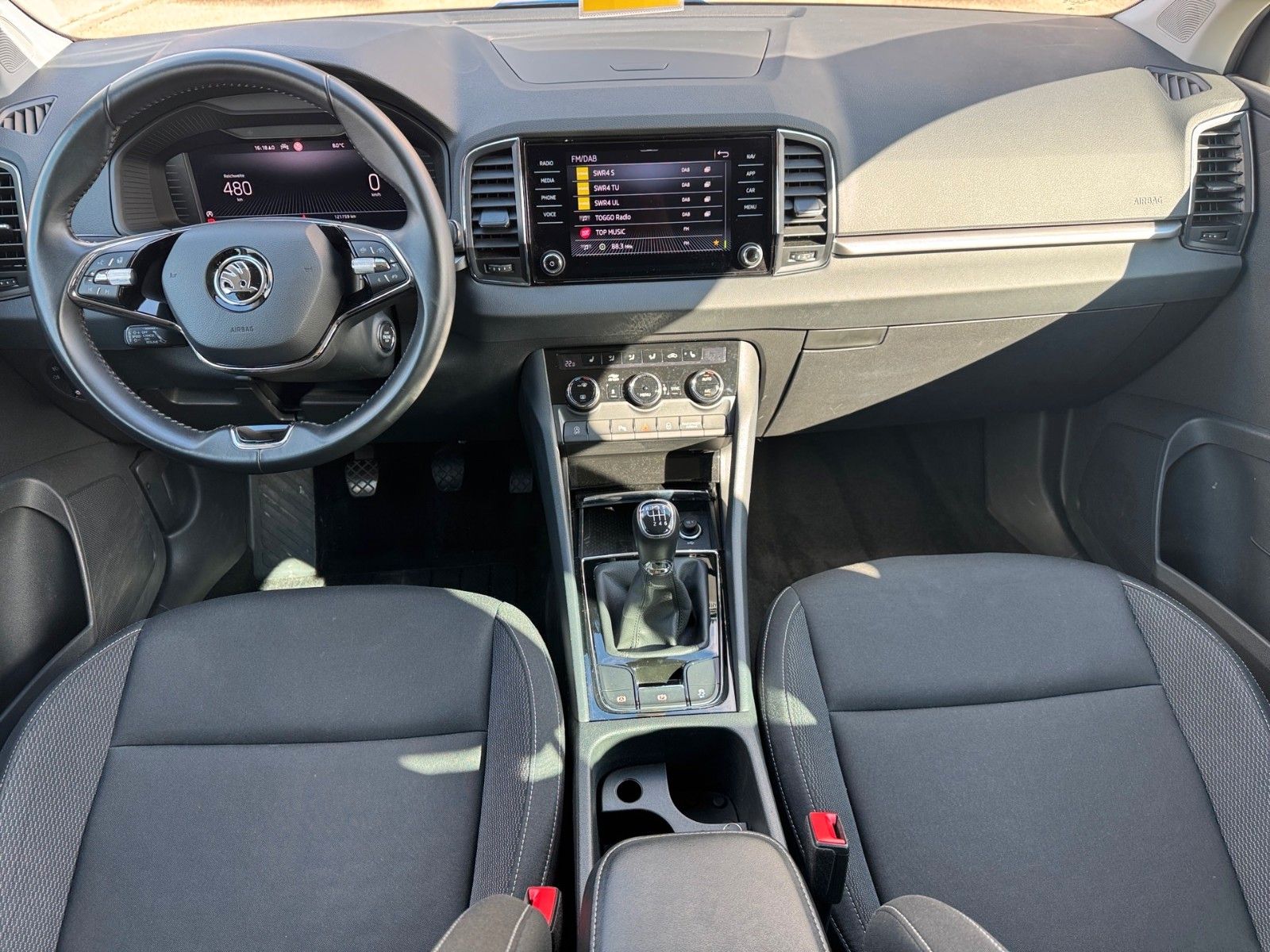 Fahrzeugabbildung SKODA Karoq 2.0l TDI AMBITION