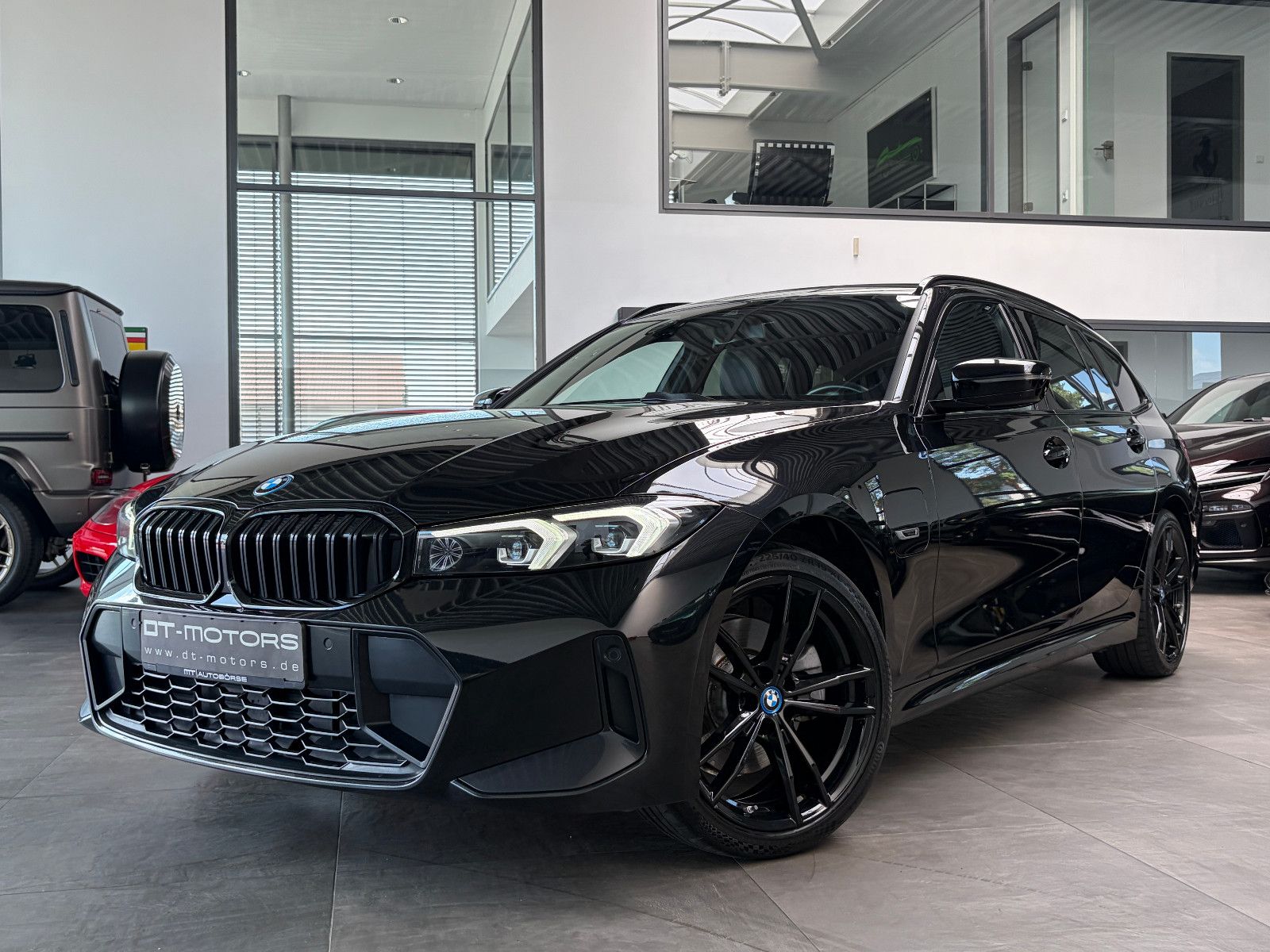BMW 330e TOURING *M SPORT* 1HAND/FACELIFT/CURVED/18"